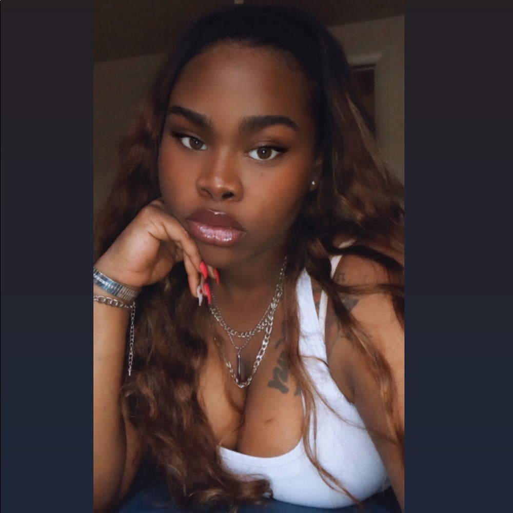 Meet your Posher, Tiara